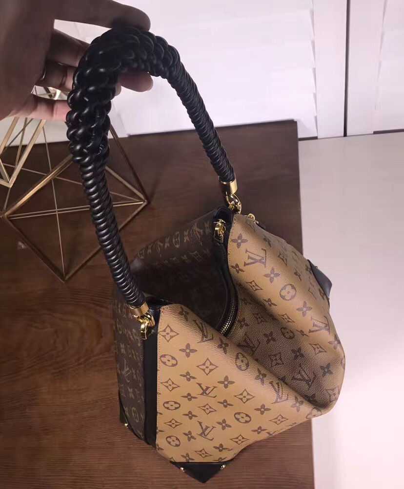 Louis Vuitton Traiangle Softy M44130 Brown