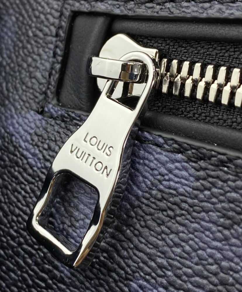 Louis Vuitton Discovery Bumbag M57276 Black