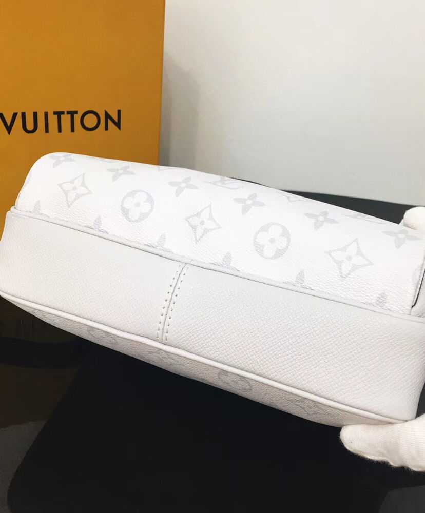 Louis Vuitton Outdoor Messenger M30233 White