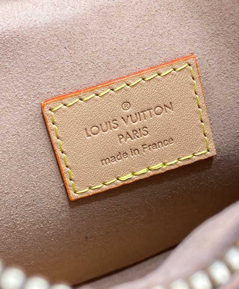 Louis Vuitton Loop Bag M81098 Brown