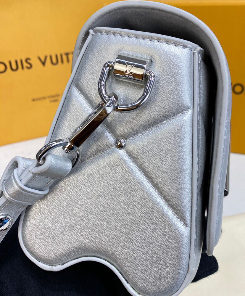 Louis Vuitton Twist MM M59029 M59031 Silver