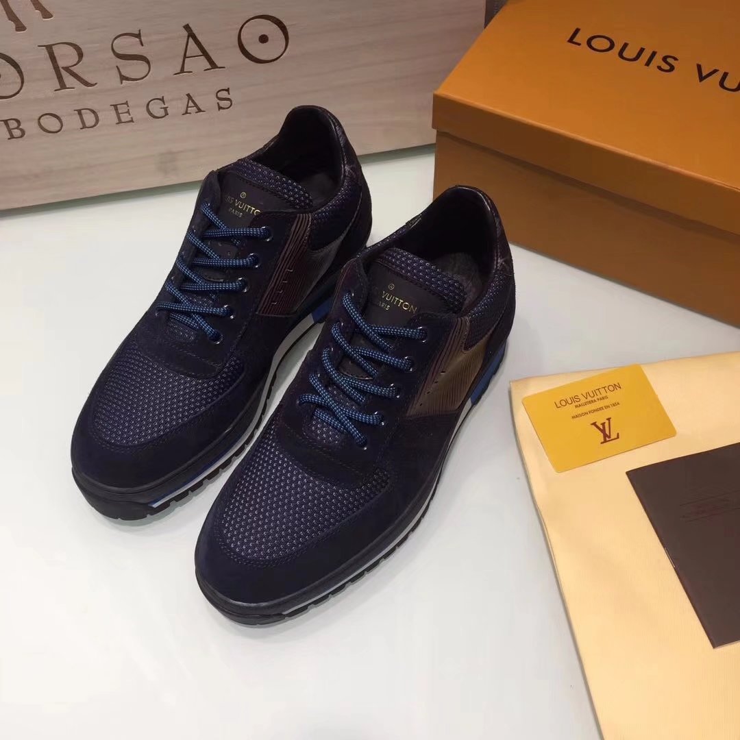 Louis Vuitton Outlet mans RUN AWAY SNEAKER LV841TZ black