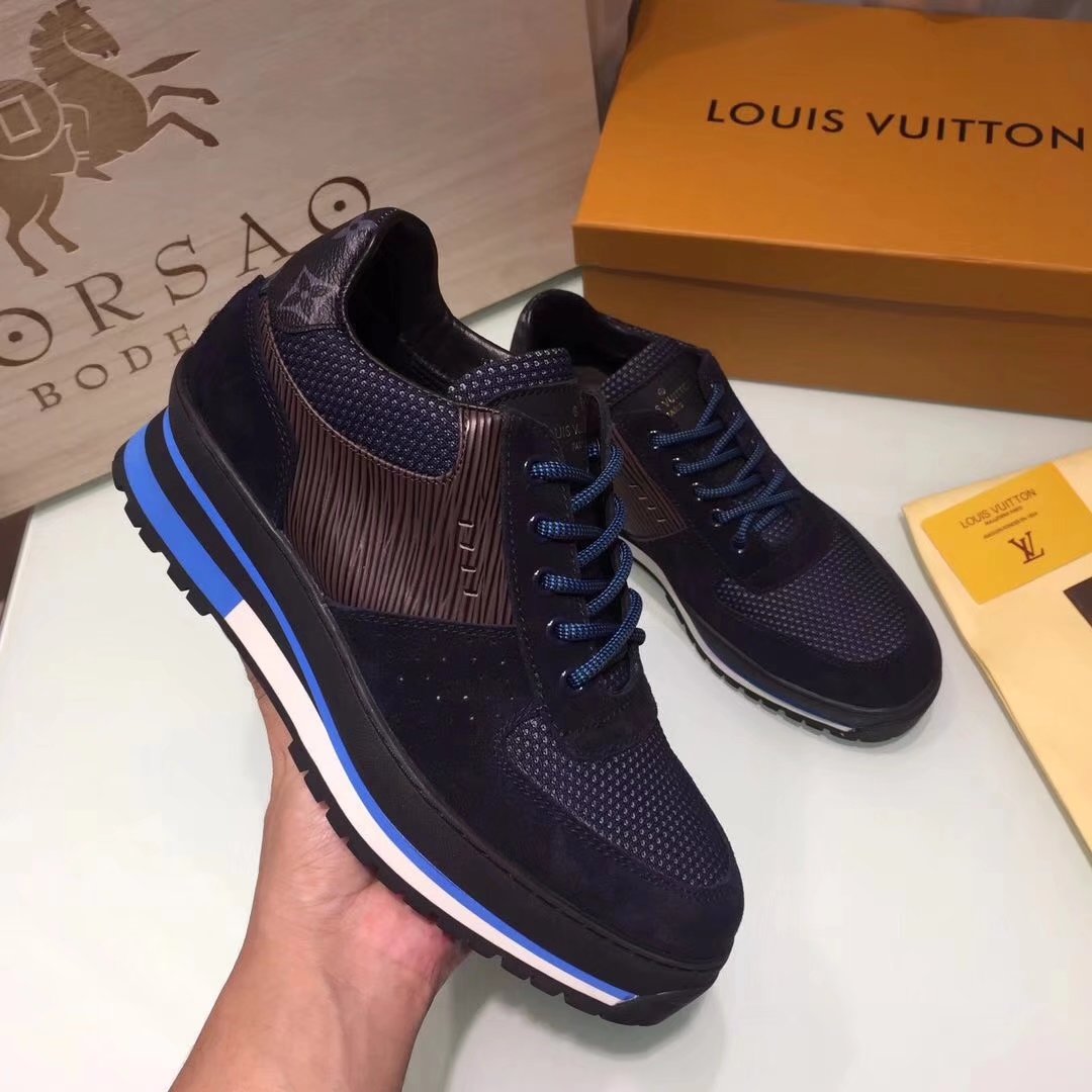 Louis Vuitton Outlet mans RUN AWAY SNEAKER LV841TZ black