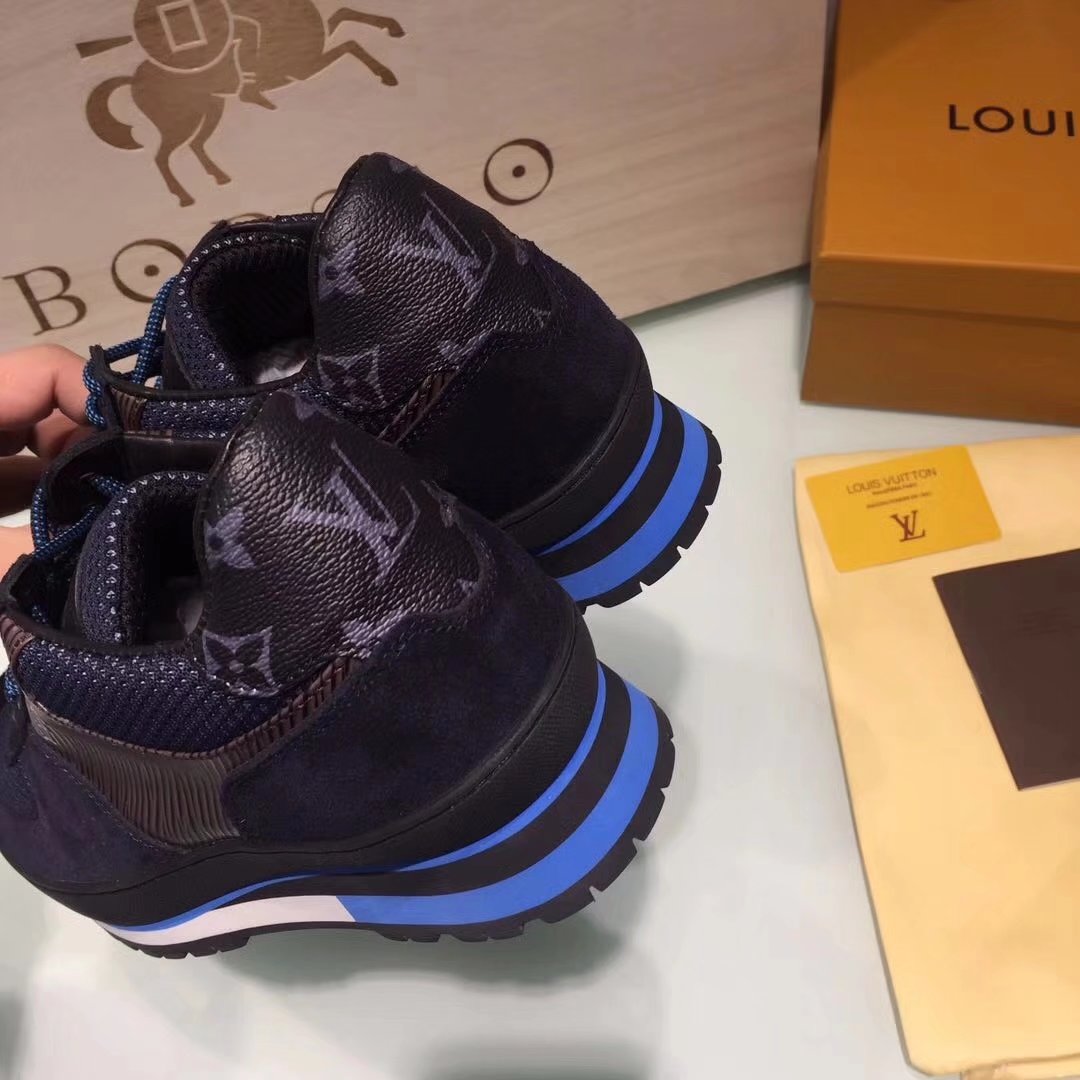 Louis Vuitton Outlet mans RUN AWAY SNEAKER LV841TZ black