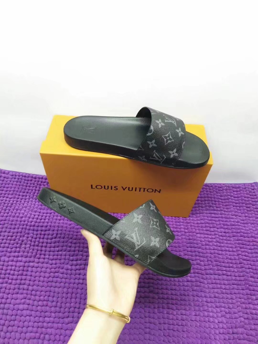 Louis Vuitton Outlet Lovers slippers LV881OM