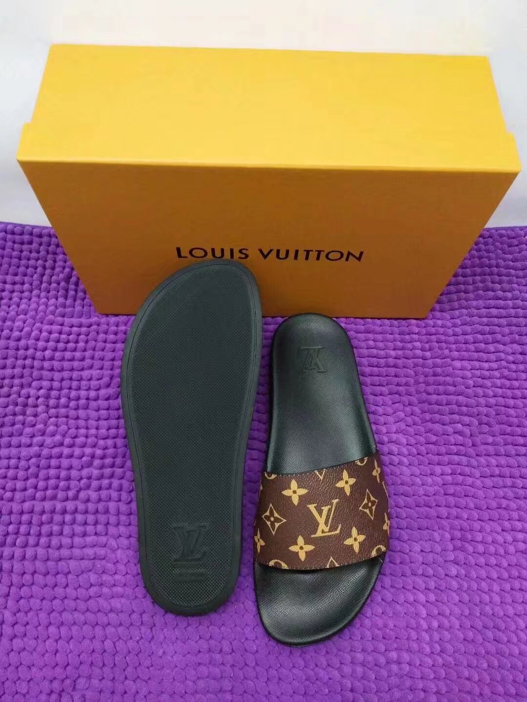 Louis Vuitton Outlet Lovers slippers LV882OM