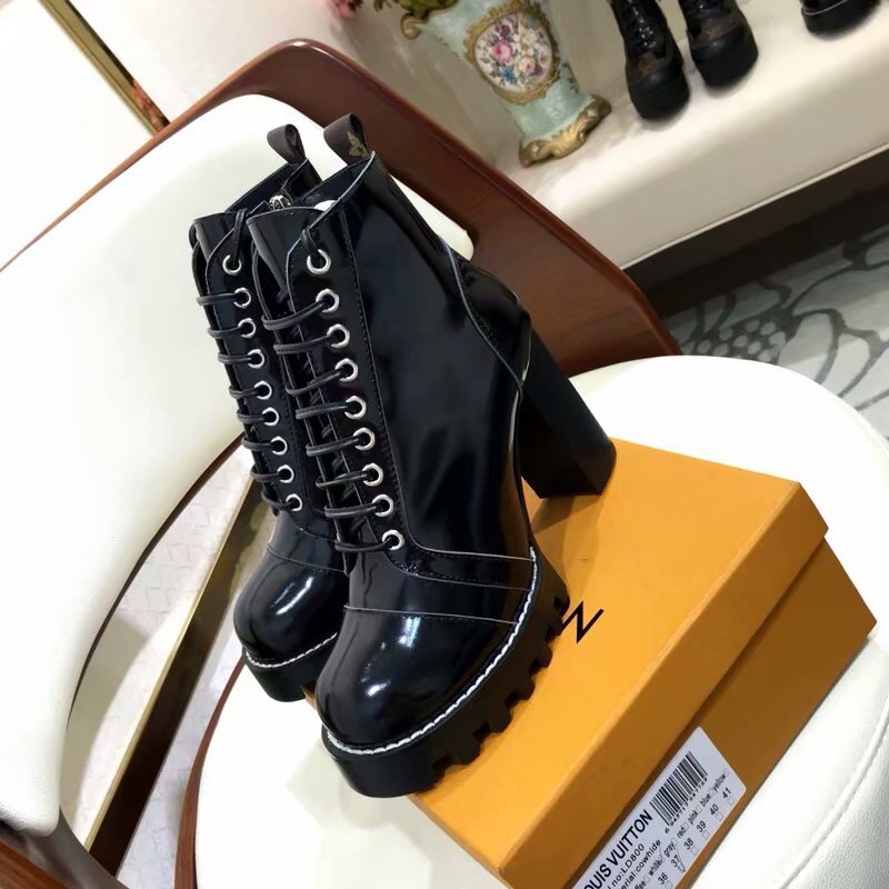 Louis Vuitton Outlet STAR TRAIL ANKLE BOOT LVC910SY BLACK