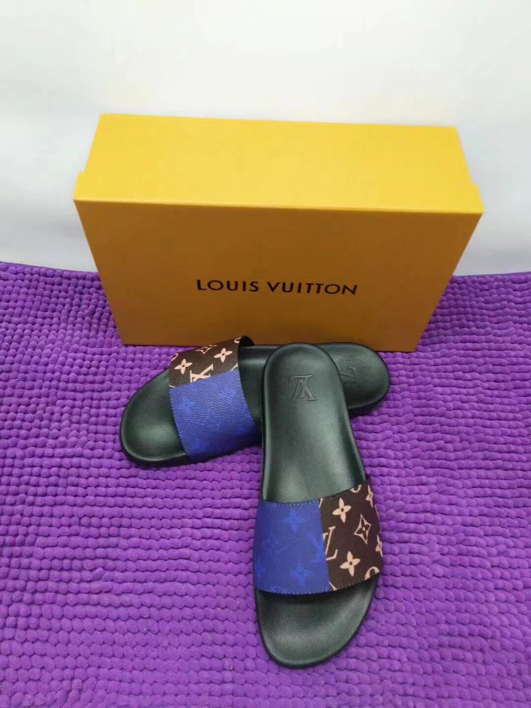 Louis Vuitton Outlet Lovers slippers LV884OM