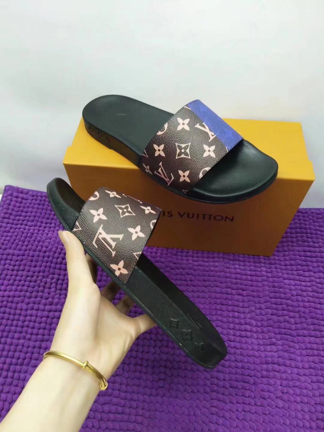 Louis Vuitton Outlet Lovers slippers LV884OM