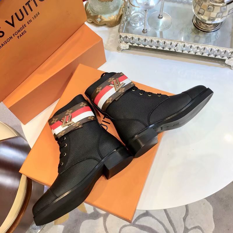 Louis Vuitton Outlet WONDERLAND FLAT RANGER LV920SY